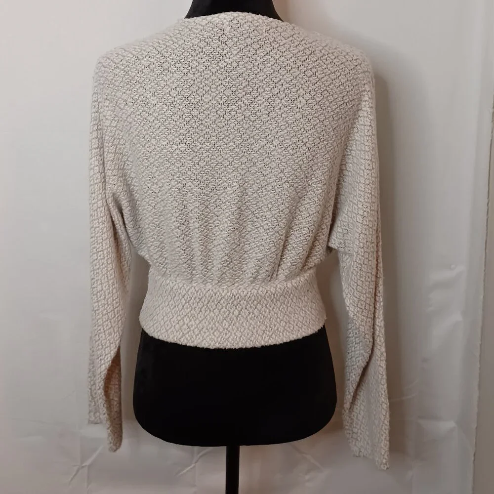 Women's Urban Outfitters Cropped V-Neck Lightweight Long Sleeve Sweater Size Med